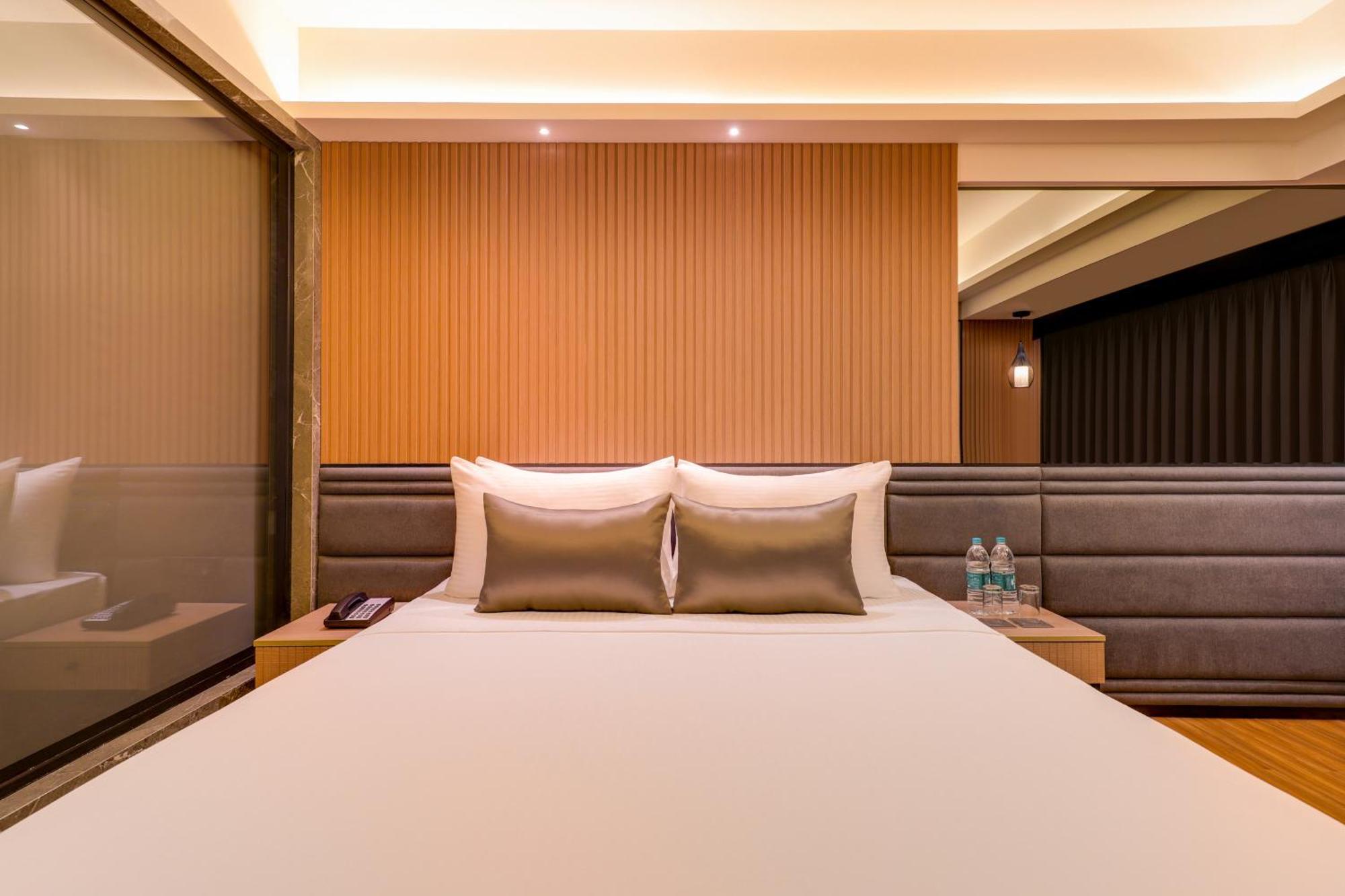 Lemon Tree Premier, Malad, Mumbai Hotel Екстериор снимка